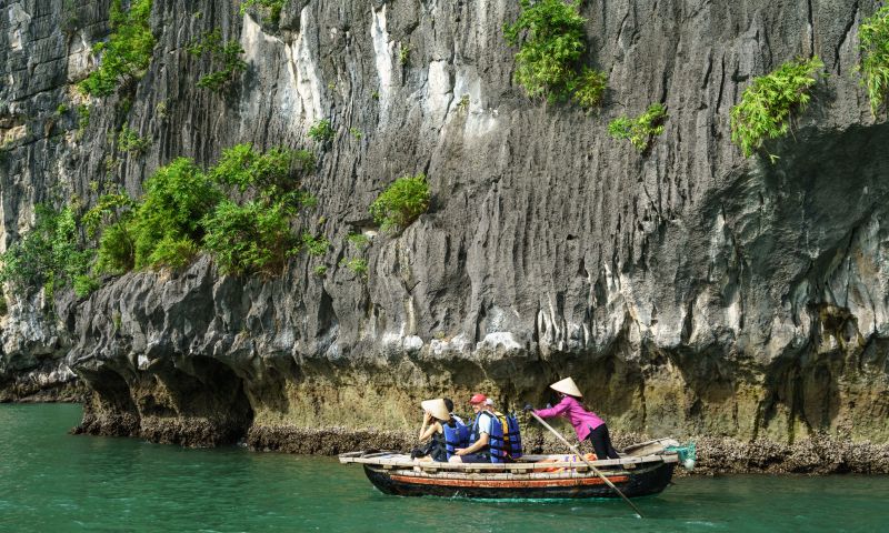 6 things Indian tourists must know before travelling Halong Bay to Hanoi checklist showing booking confirmation steps and marina pickup verification
