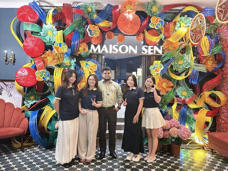 A Happy lunch in Maison Sen Restaurant