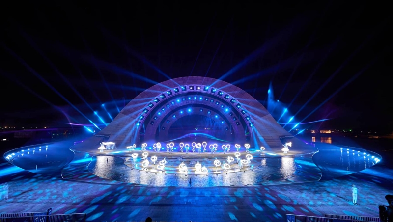 A Spectacular Stage on the Sea