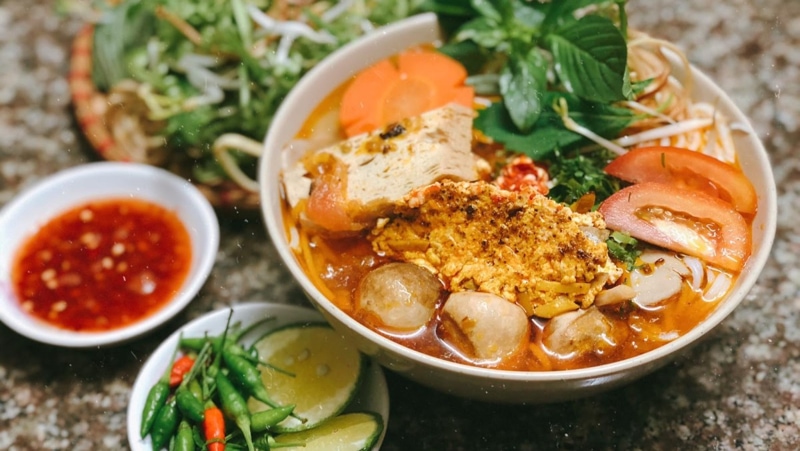 Bún Riêu Chay (Vegetarian Tomato Noodle Soup)