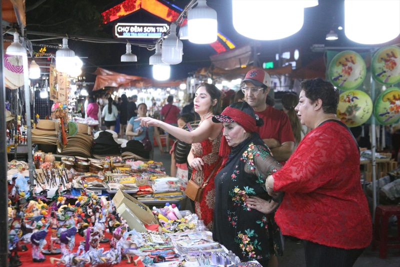 Buy Souvenirs and Handicrafts at Attractive Prices