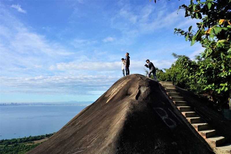 Check in Turtle Rock in Hai Van Pass