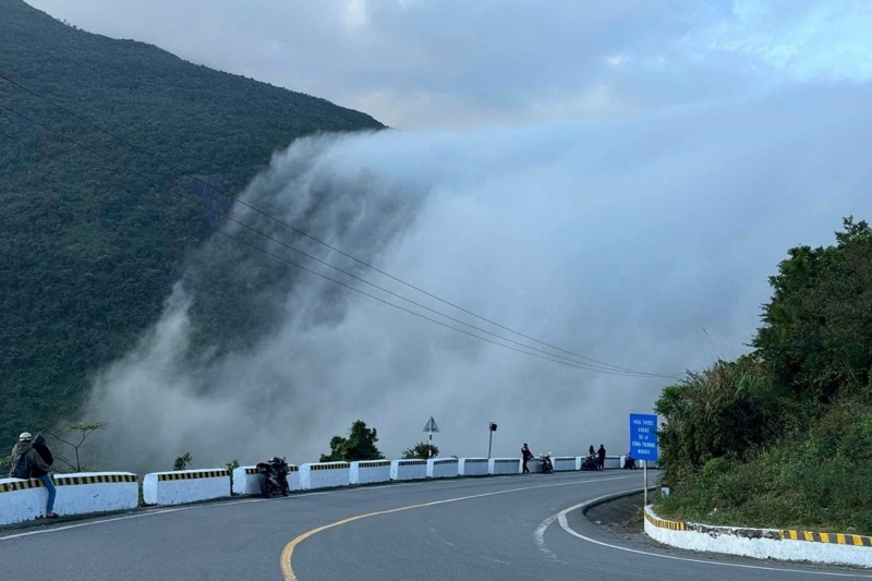 Cloud Hunting at the Hai Van Pass Terrace
