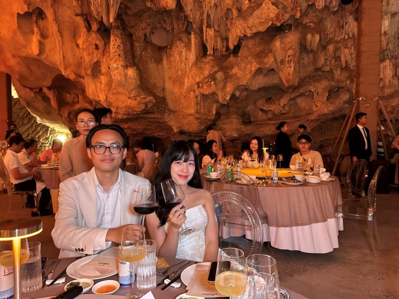 Dine in the Dragon Pearl Cave
