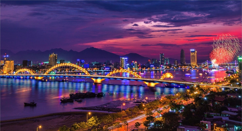 Dragon Bridge in Da Nang, Vietnam