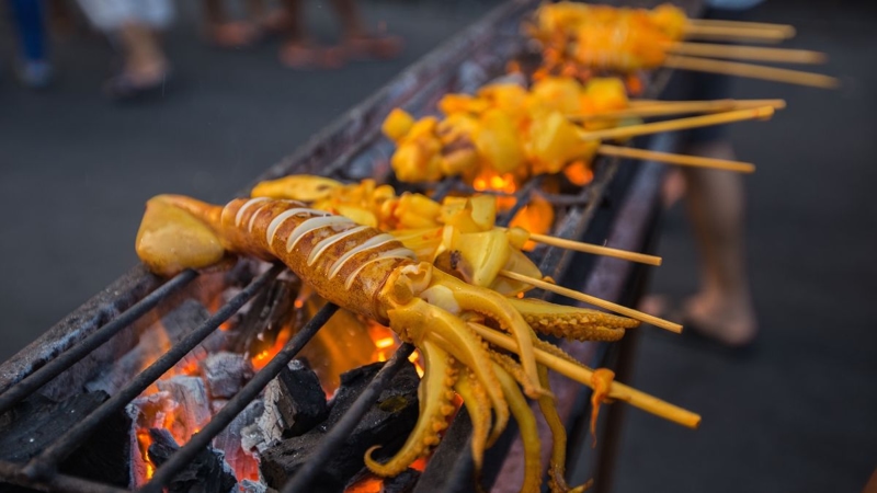 Enjoy Street Food in Cambodia
