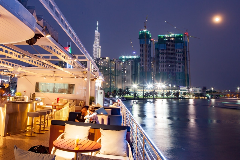 Enjoy a Luxury and Romantic Dinner on a Cruise Ship