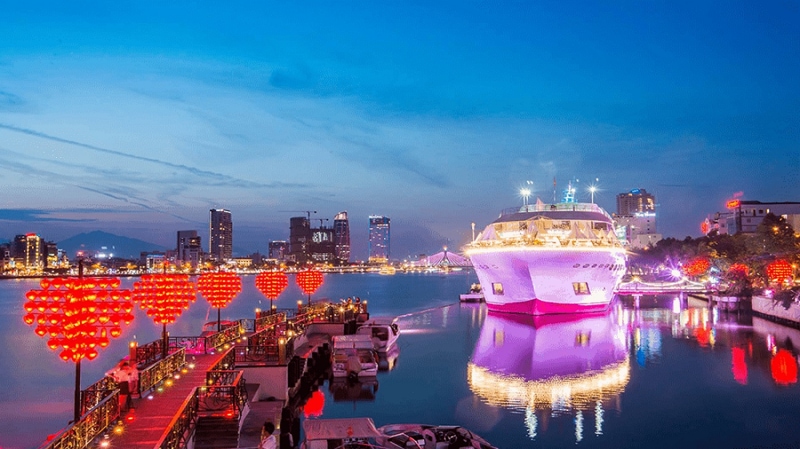 Enjoy the Dazzling Beauty of Da Nang's Love Bridge at Night