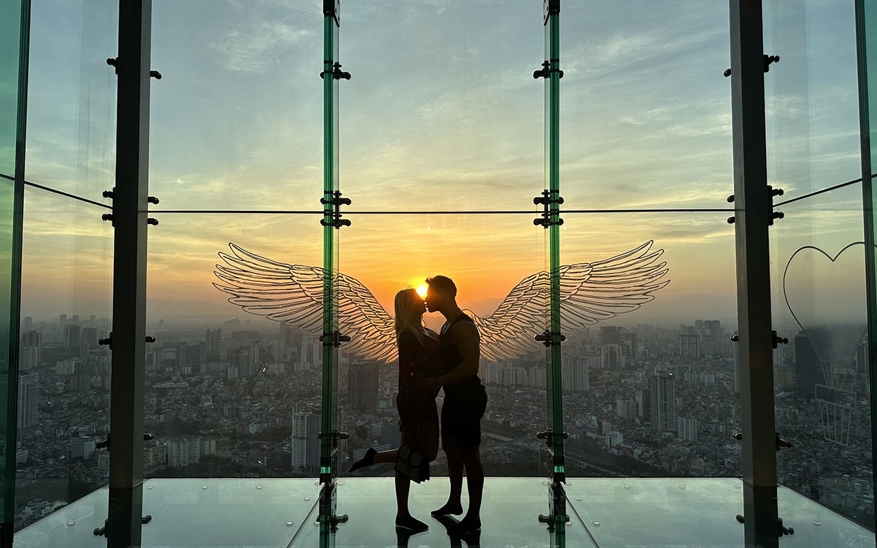 Experience Sky Walk in Lotte Center Hanoi