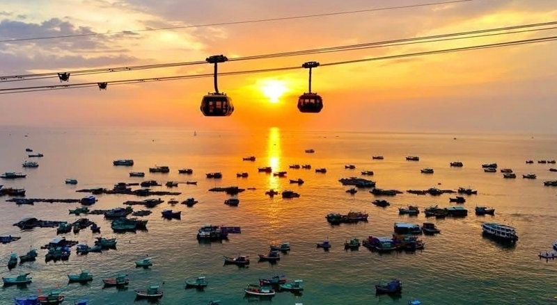 Hon Thom Island Cable Car at the Sunset