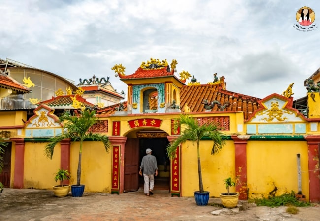 Van Thuy Tu Temple