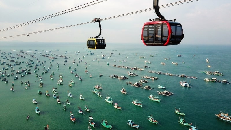 Hon Thom cable cars