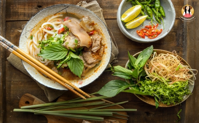 vietnamese-foods-bun-bo-hue