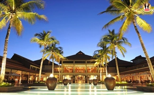 best-hotels-and-resorts-near-da-nang-beach-6