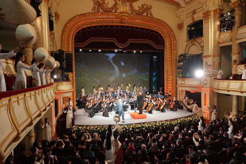 Music Perfomance in the Hanoi Opera House