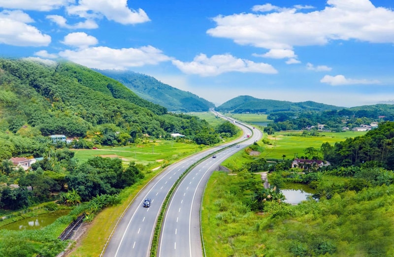 Noi Bai - Lao Cai Expressway