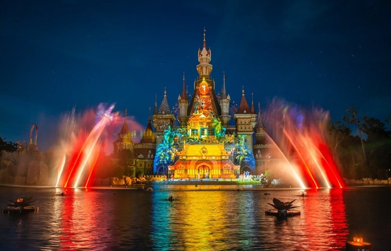 Once Show is the largest live Performance at VinWonders