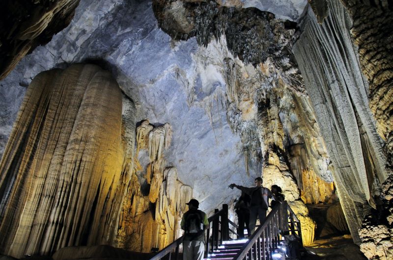 caves-in-vietnam-paradise-cave
