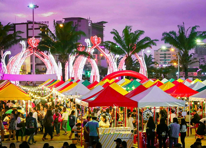 Son Tra Night Market is a lively night market