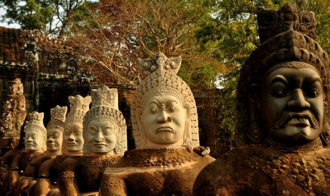 Statues-displaying-gods-in-Angkor-Thom-1.jpg
