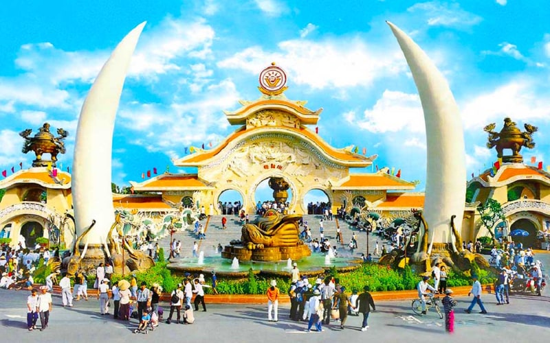Suoi Tien Theme Park is a leading integrated amusement, cultural, historical, and spiritual park