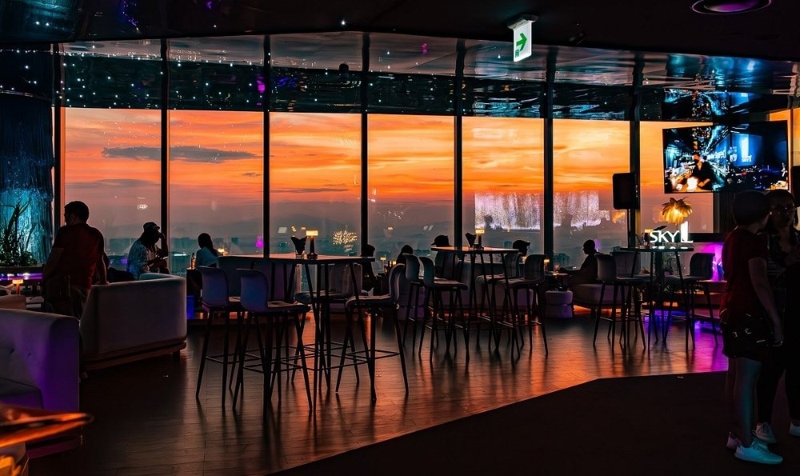 Take A Romantic Dinner at the Sky Bar & Lounge