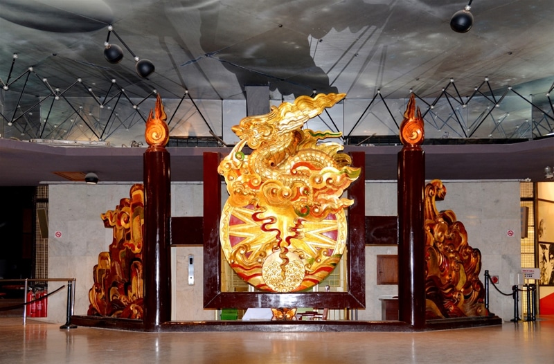 The Imagery of A hundred Eggs and a Golden Dragon