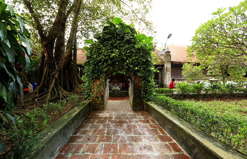 The Way to Am My Chau, a Legendary Princess's Resting Place