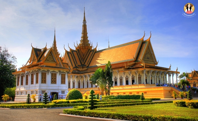 Things to do in Cambodia 8 ROyal Palace
