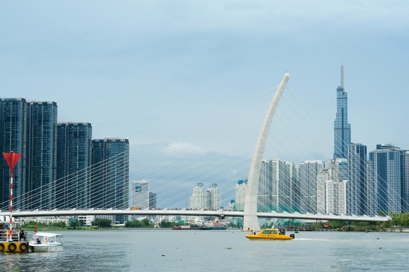 Thu Thiem Bridge in Saigon River