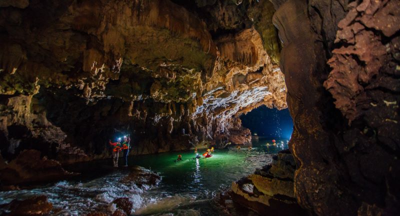 caves-in-vietnam-tu-lan-cave