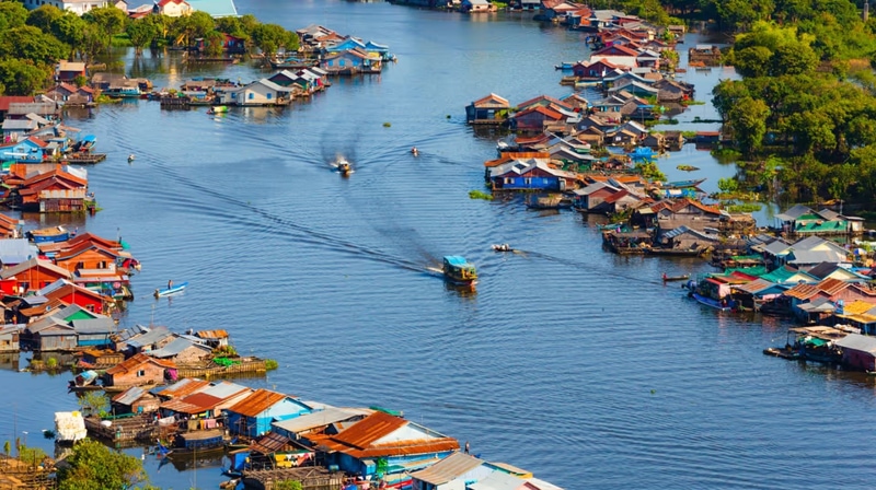 Unique Tonle Sap Lake’s floating villages