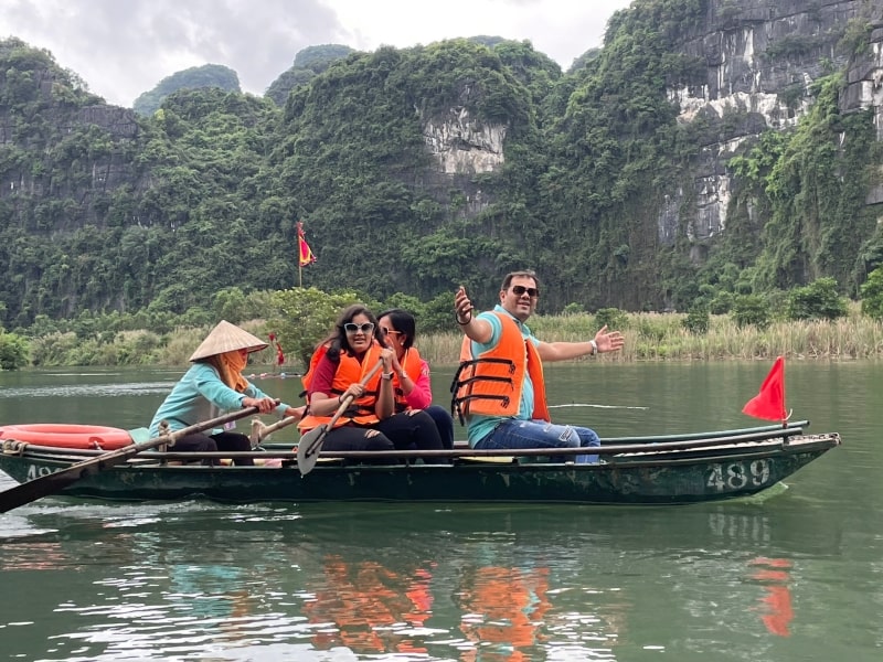 Mr Amish and his family join a boat tour in Ninh Binh