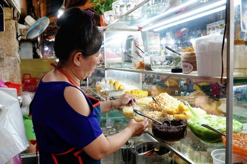 Ben Thanh Market: Colors, Crafts, and Cuisine