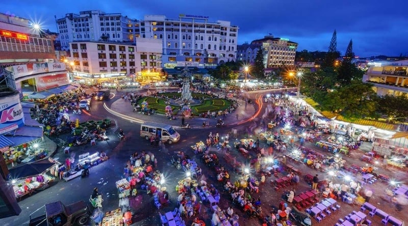 The interesting night market in Da Lat