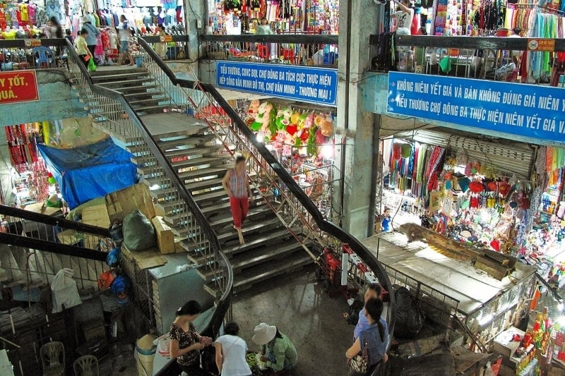 Dong Ba Market