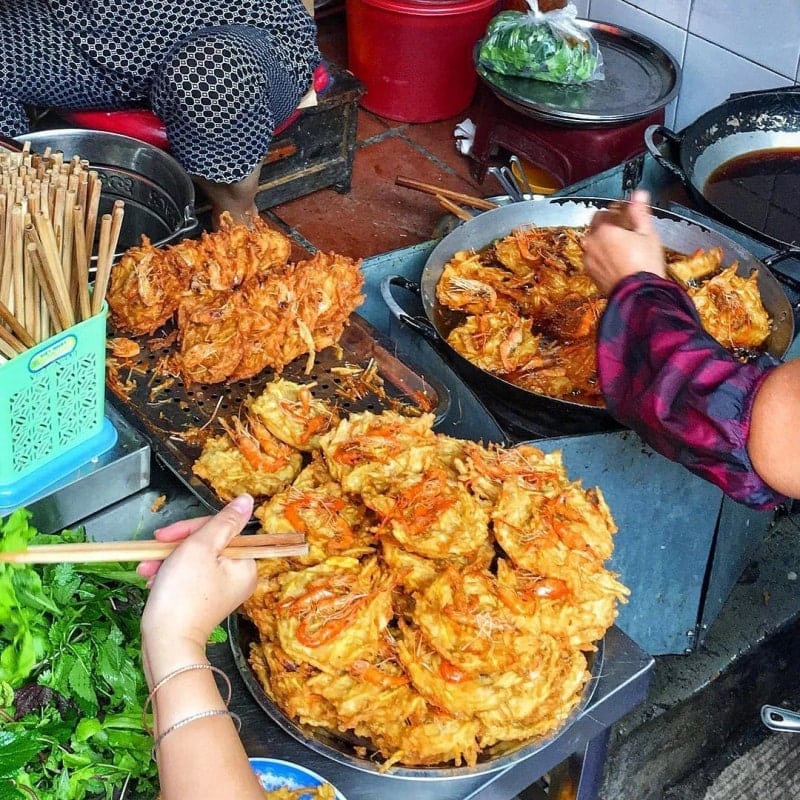 Dong Xuan Market: Local Flavors and Cultural Marvels