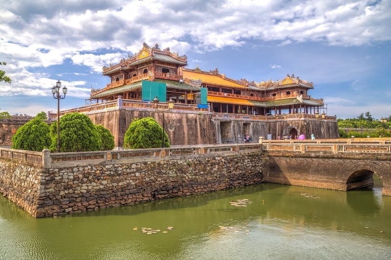 The Complex of Hue Monuments