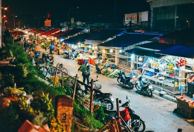 Quang Ba Night Market