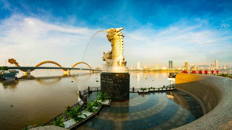 Visit and Check-in the Dragon Carp Statue