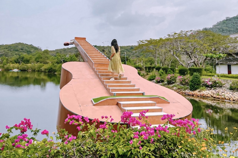 Visiting Lan Hoa Stream Tourist Area