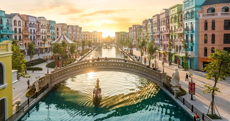 Sunset in Mega Grand World Hanoi