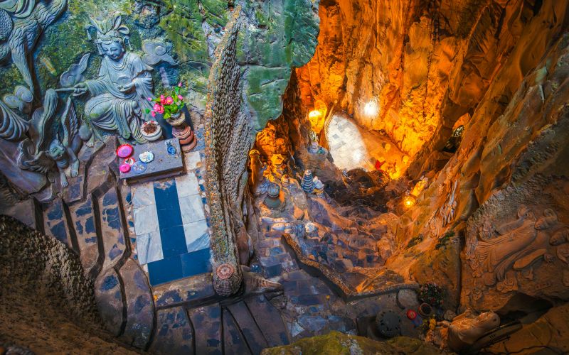 Am Phu Cave 5 caves of Thuy Son system showing ground level location and four upper plateau caves Huyen Khong Van Thong Tang Chon Linh Nham