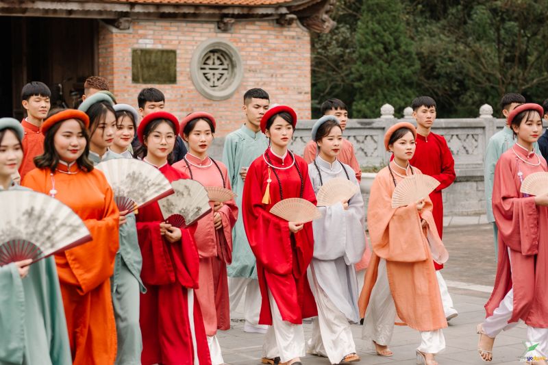 Ao Dai Vietnam national costume — long silk tunic and wide-leg trousers worn by Vietnamese women at Tet ceremony