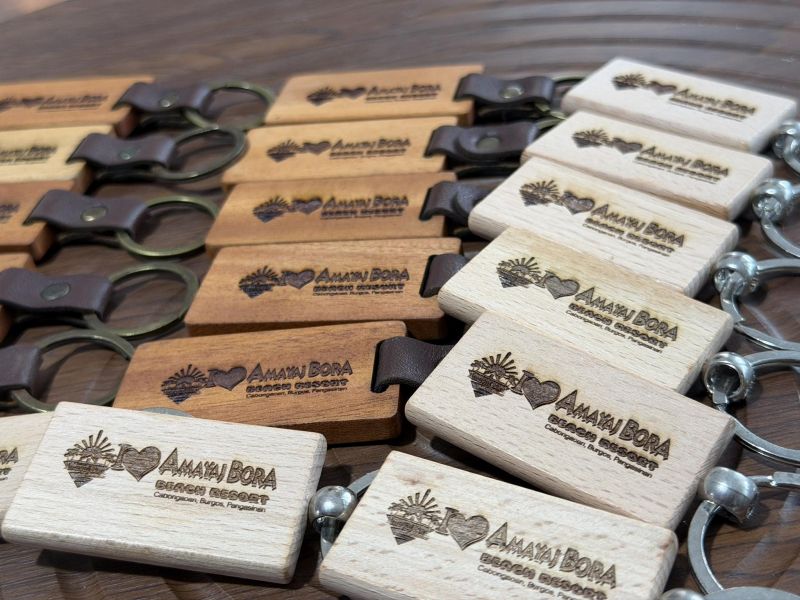 Handcrafted souvenirs keychains magnets wooden gifts Ben Thanh Market bulk discount Indian tourists