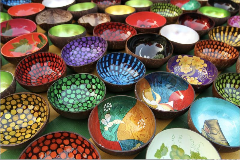 Vietnamese lacquerware hand-painted bowls trays decorative pieces Ben Thanh Market made in Vietnam stamp