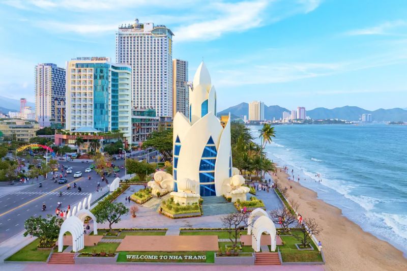 Best time for Nha Trang January to August dry season 26 to 32 degrees diving snorkeling sheltered bay