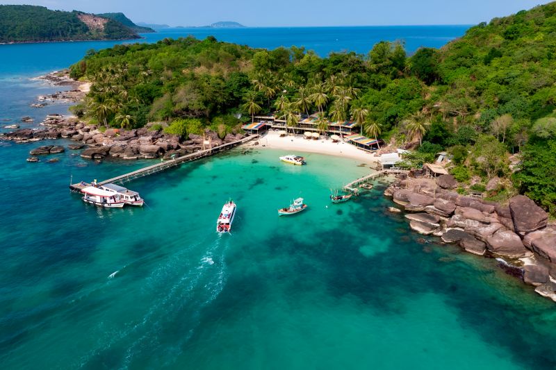 Best time to travel Ho Chi Minh to Phu Quoc dry season beach November to April