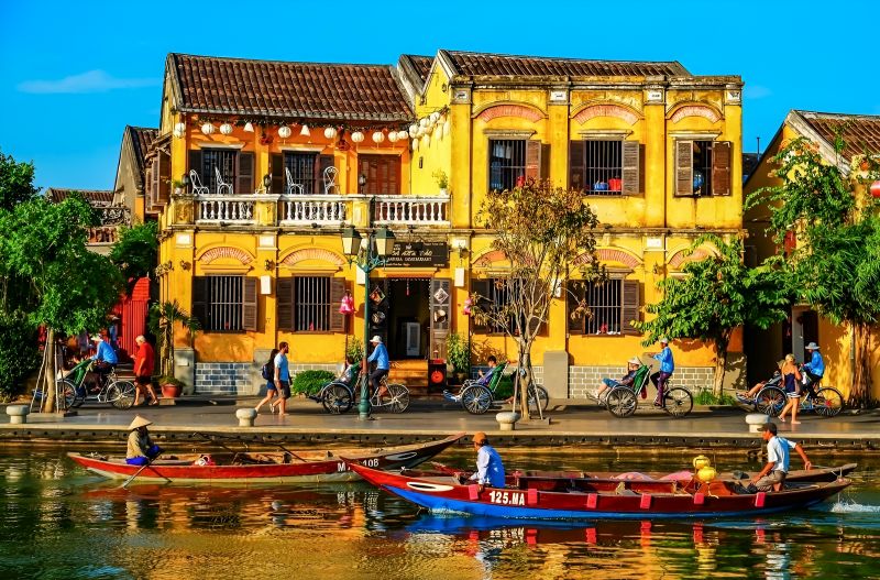 Best time to visit Hoi An February to August Lantern Festival lunar 14 Thu Bon River Ancient Town