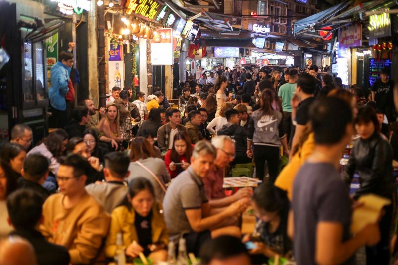 Ta Hien Beer Street in October to April with comfortable evening temperatures, recommended visit time for Indian tourists